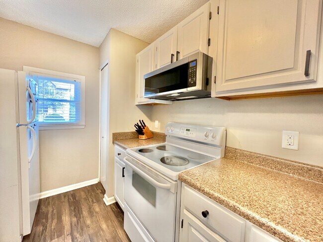 Building Photo - Condo with Convenient Location!