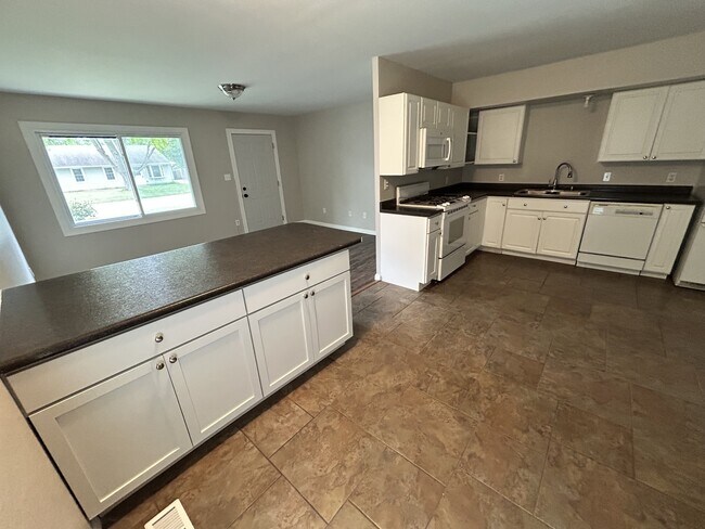 Building Photo - 2803 Willowpark Dr