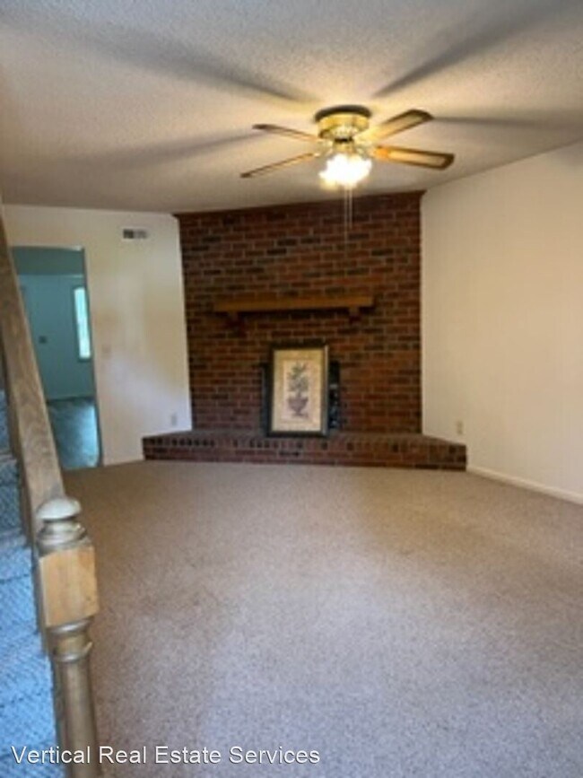 Building Photo - 2 br, 1 bath House - 122-1 Medford Drive