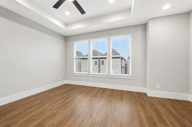 Building Photo - 1421 W 23rd St