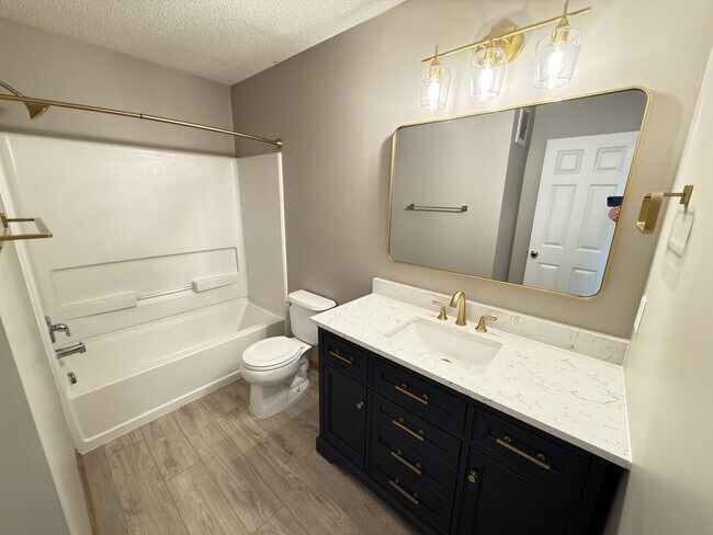 Building Photo - 10515 Pond Curve