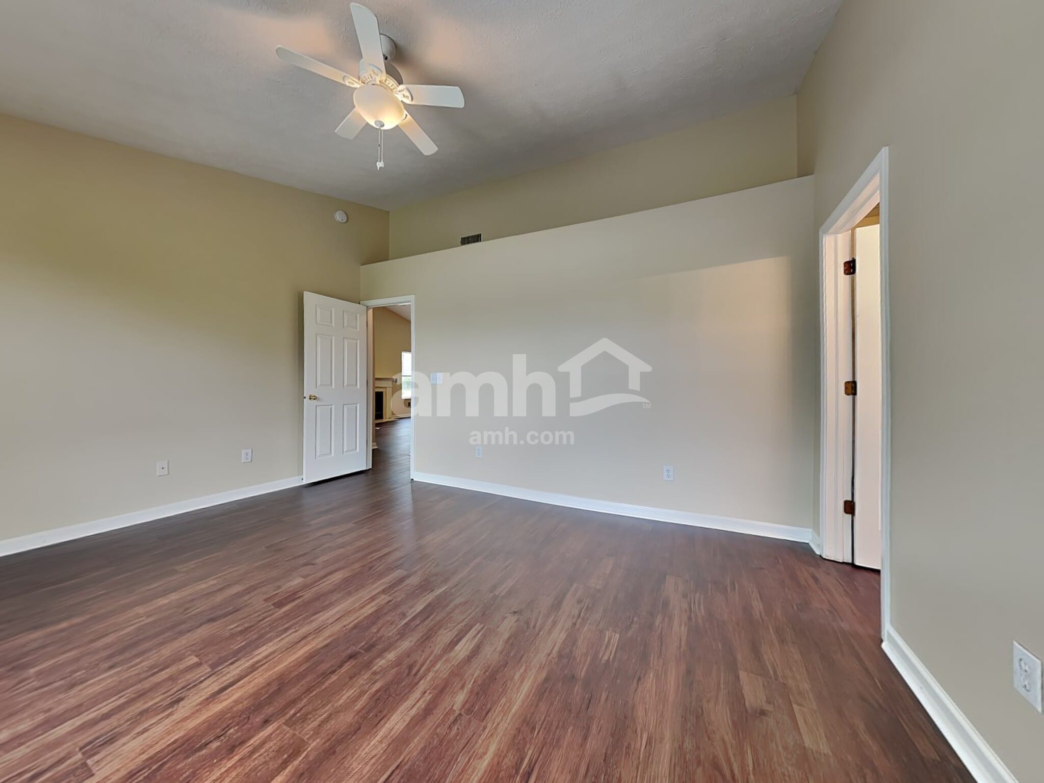 Building Photo - 3201 Creekshore Dr