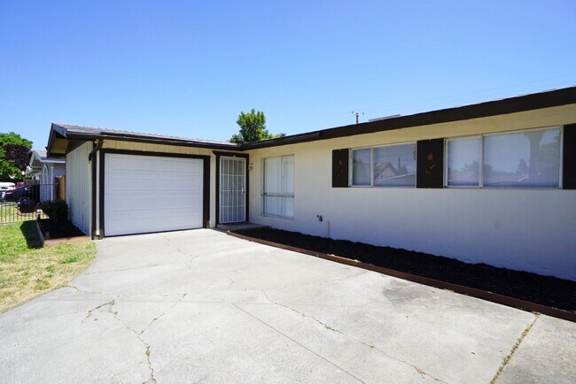 Building Photo - Wonderful 3 Bedroom, 2 Bath home in Sacram...