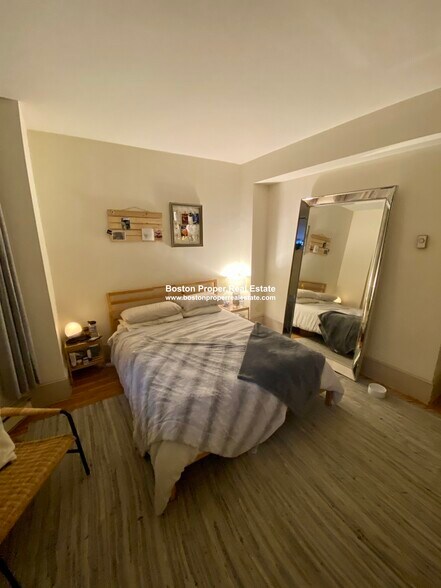 Building Photo - 477 Beacon St