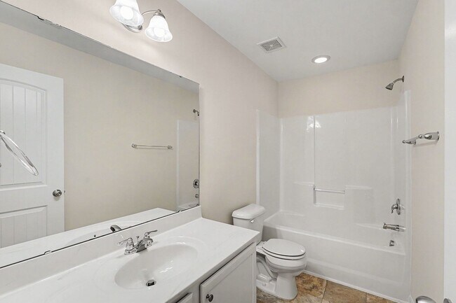 Building Photo - 108 Bella Pl