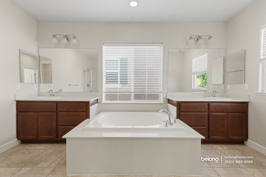 Building Photo - 6856 Syrah Dr