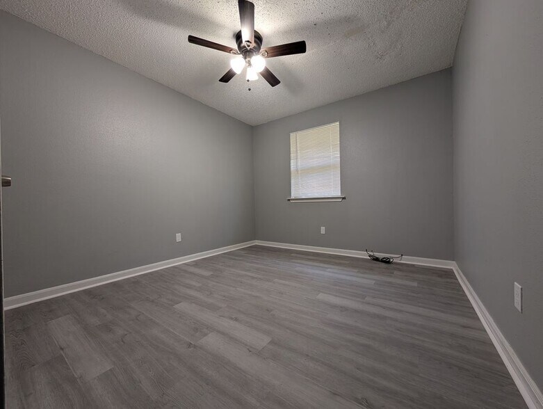 Building Photo - 2113 S Sugar Ridge Dr