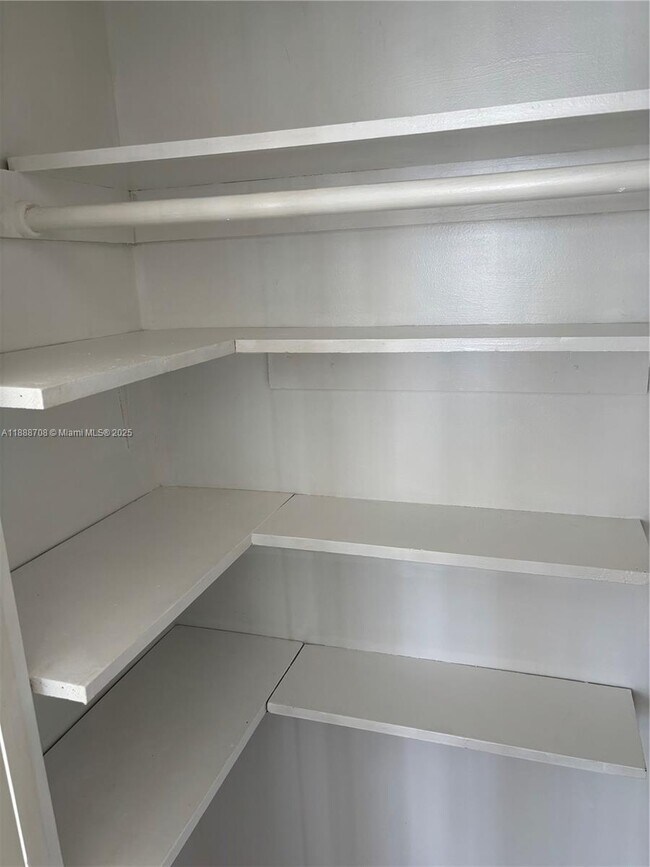 Building Photo - 111 Golden Isles Dr