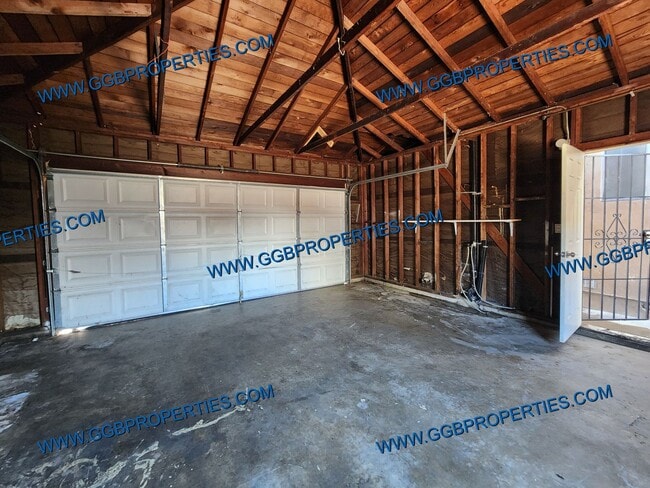 Building Photo - 253/255 E 67th Way