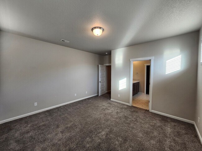 Building Photo - Beautiful 3-Bedroom, 2-Bath Home with Spacious Patio & Fully Fenced Backyard in West Richland!