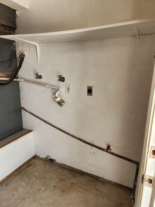 Building Photo - 6439 Camarilla Ave