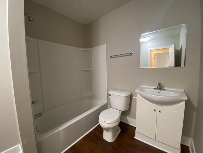 Building Photo - 4 Bedroom Home just 3 minutes from downtown!