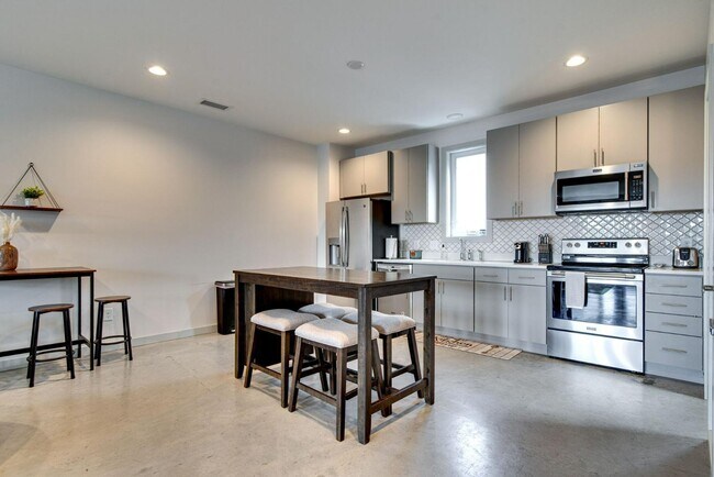 Building Photo - 1029 Maxwell Ave