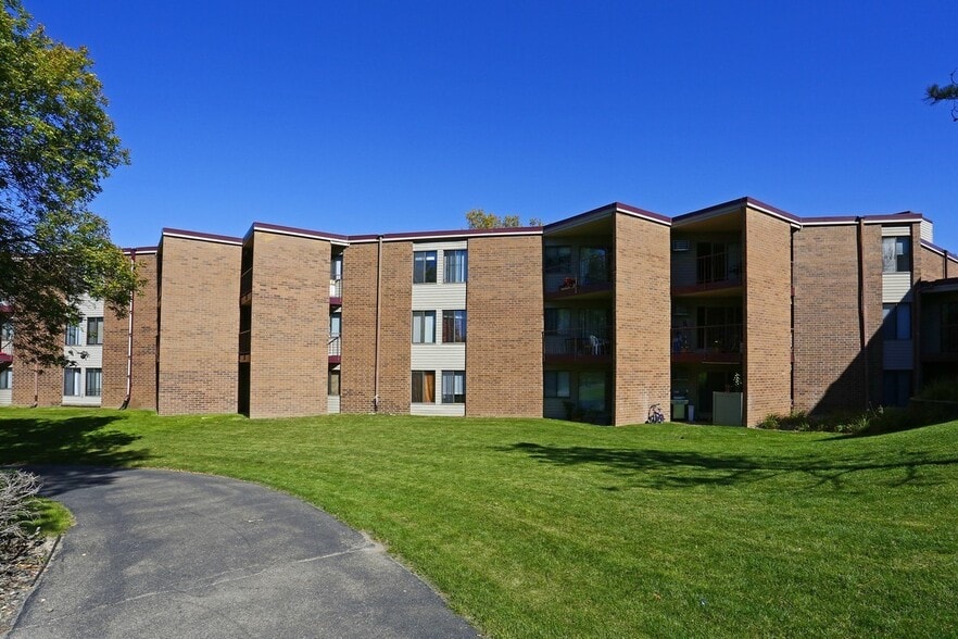 Interior Photo - Granite Place-1011-11013