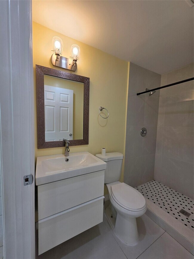 Building Photo - 3633 SE 20th Terrace