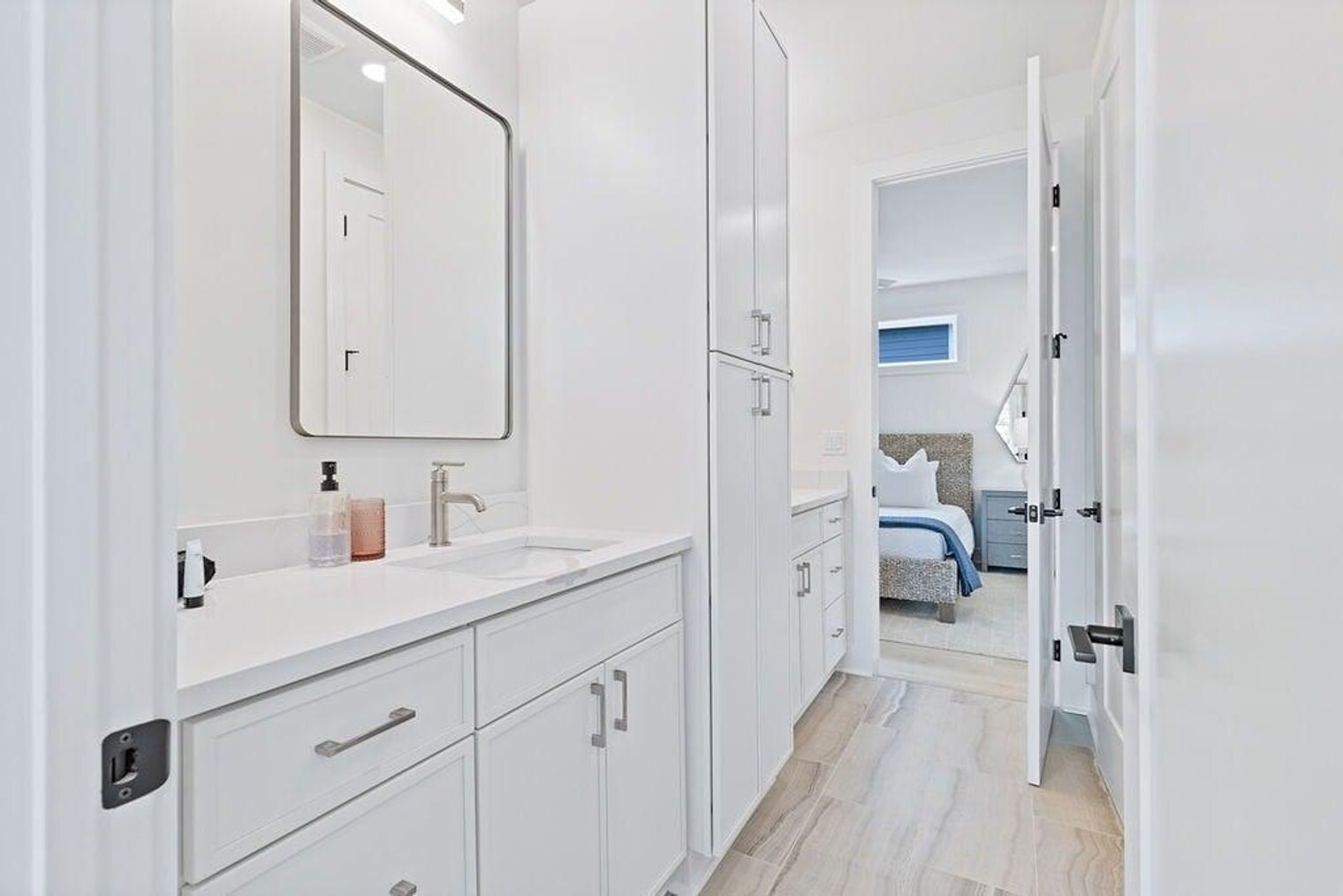 Building Photo - 68 Sarah St