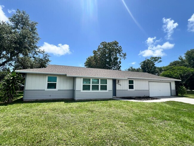 Primary Photo - NEWLY RENOVATED 3 BEDROOM 2 BATH HOME- TIL...