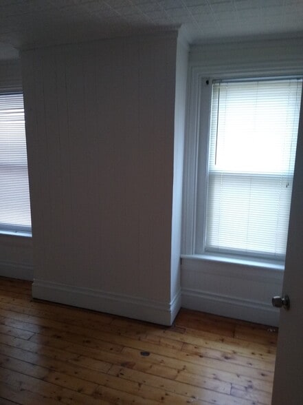 Building Photo - 913 Kellogg Ave