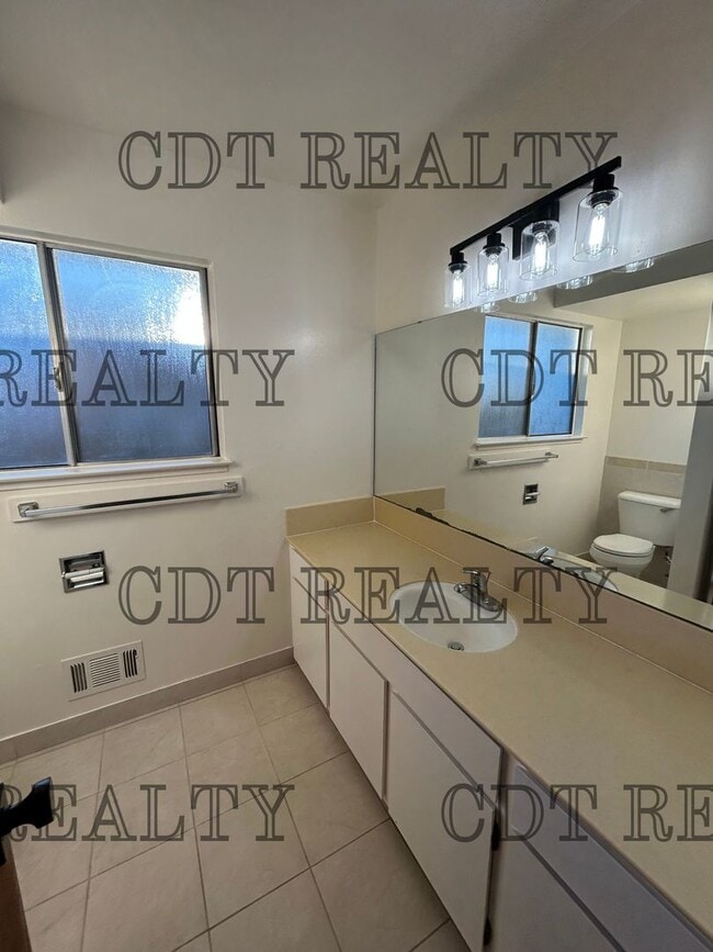 Building Photo - 717-725 California Street