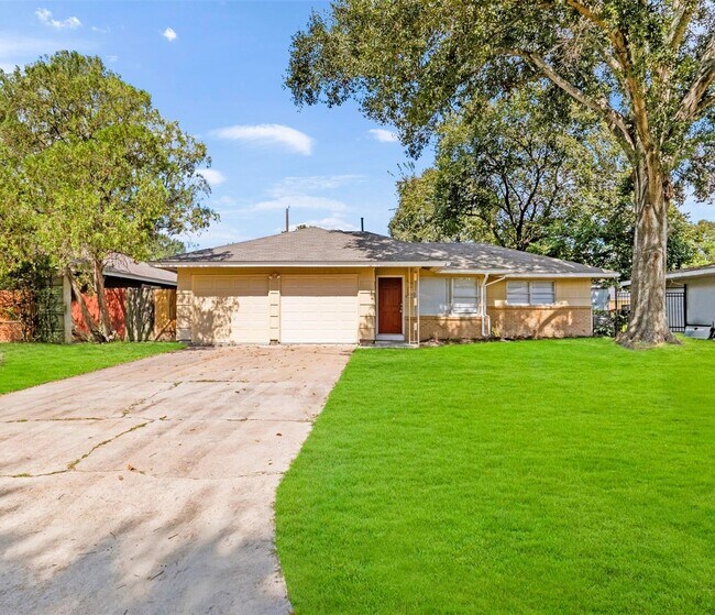 Building Photo - 7406 Janak Dr