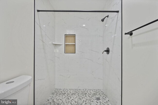 Building Photo - 555 S Marlyn Ave