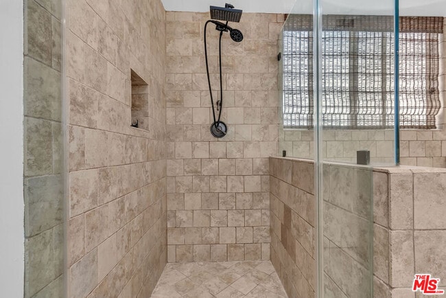 Building Photo - 131 Croft Ave