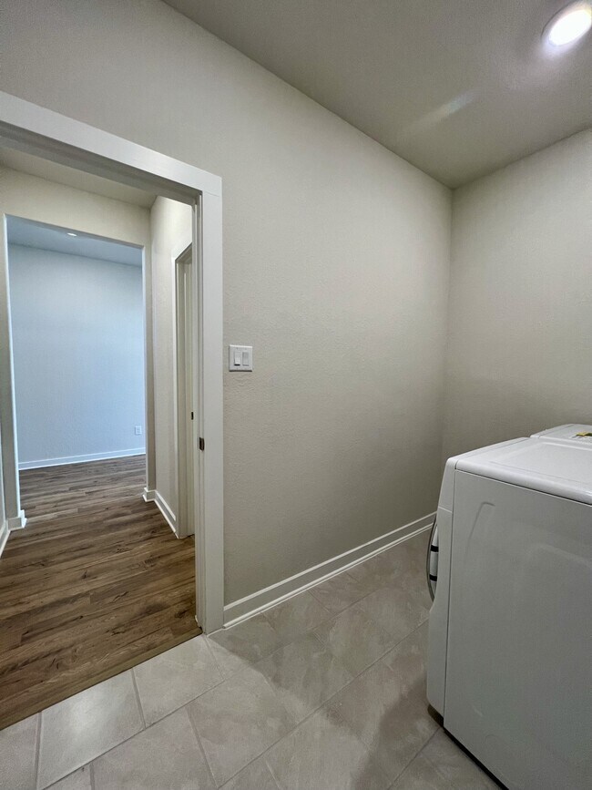 Building Photo - 14426 Daphne Bnd