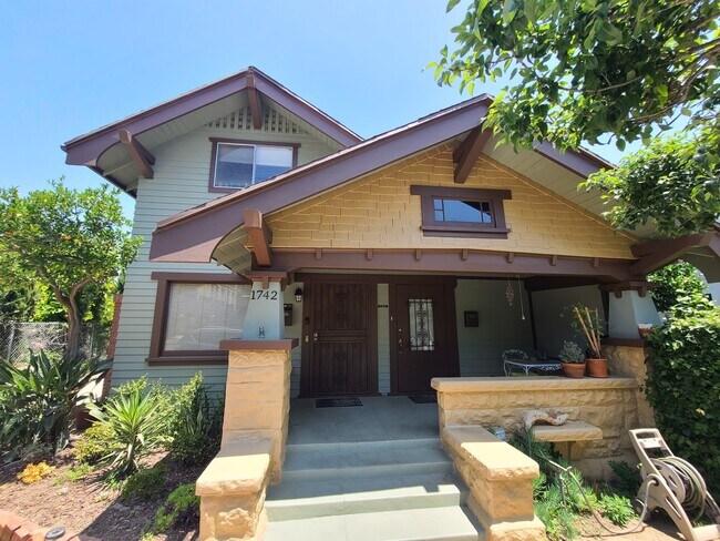 Building Photo - 1742 N Normandie Ave