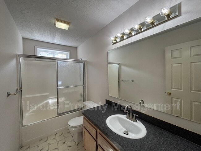 Building Photo - 688 S Gamay Ln