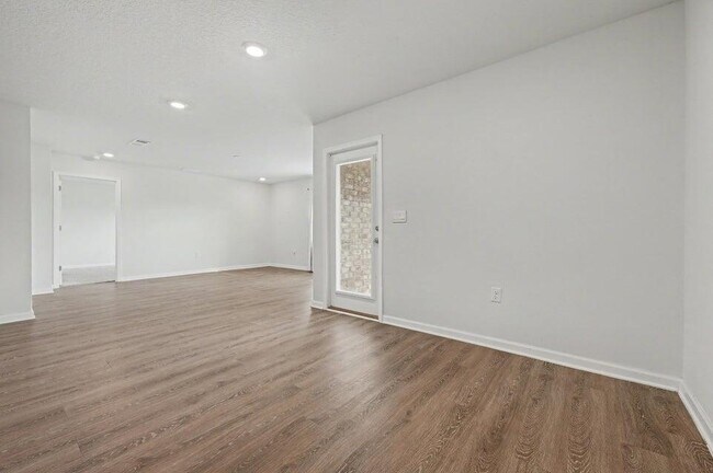 Building Photo - 3277 Chapelwood Dr