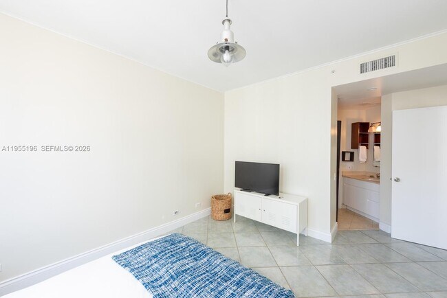 Building Photo - 888 Brickell Key Dr