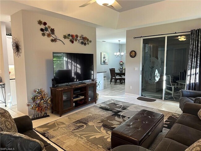 Building Photo - 8564 Fairway Bend Dr