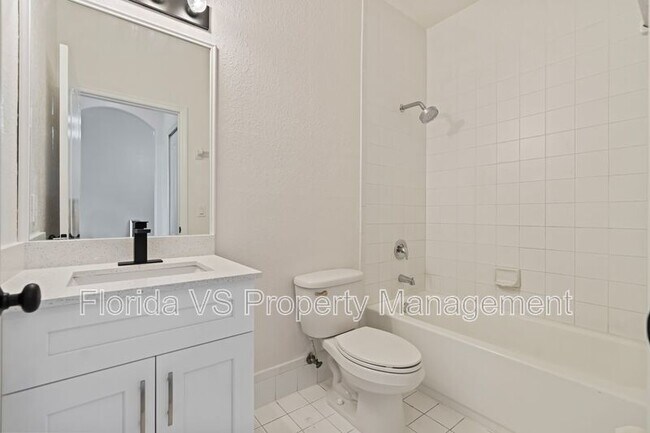 Building Photo - 1663 SE 29th St