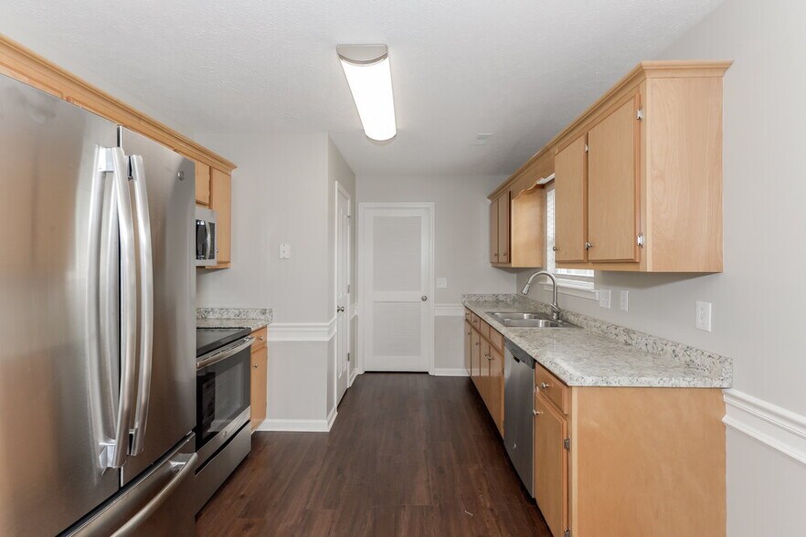 Building Photo - 3218 Barksdale Cir