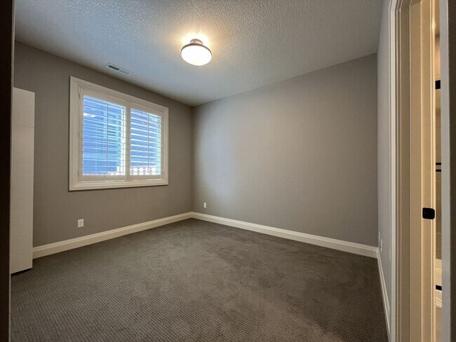 Building Photo - Elegant South Cooper Mountain Home with 4 Bedrooms, Bonus Room, Main-Level Suite & Designer Finishes