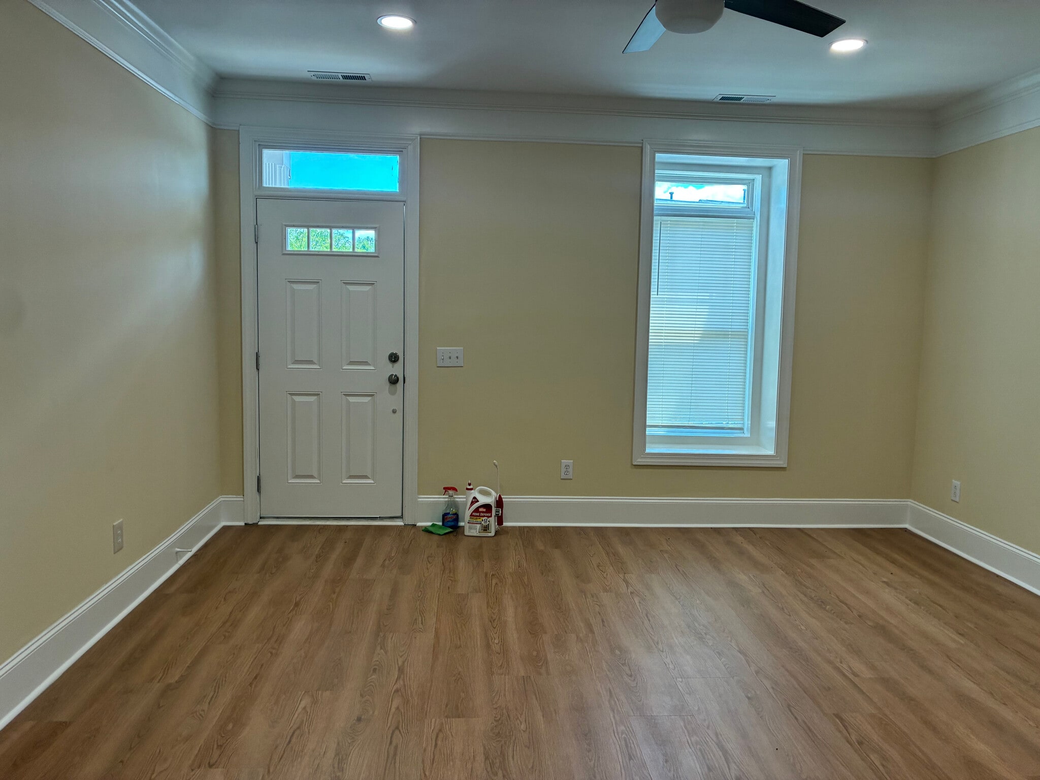 Building Photo - Room in Townhome on Windermere Dr