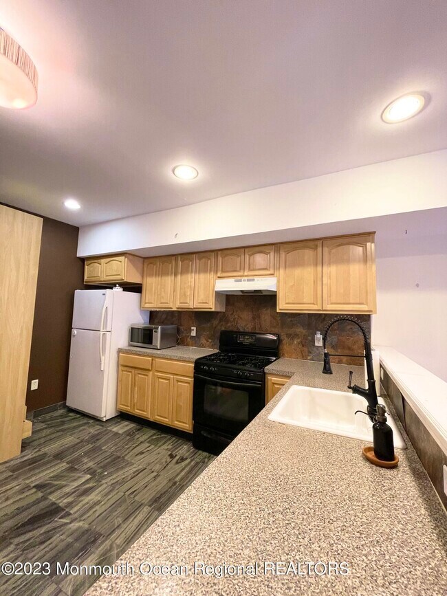 Building Photo - 619 Cookman Ave