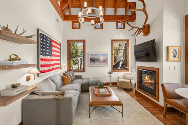 Building Photo - 501 W Main St