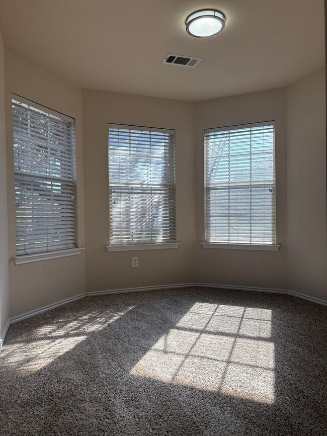Building Photo - 4/2/2 EMISD