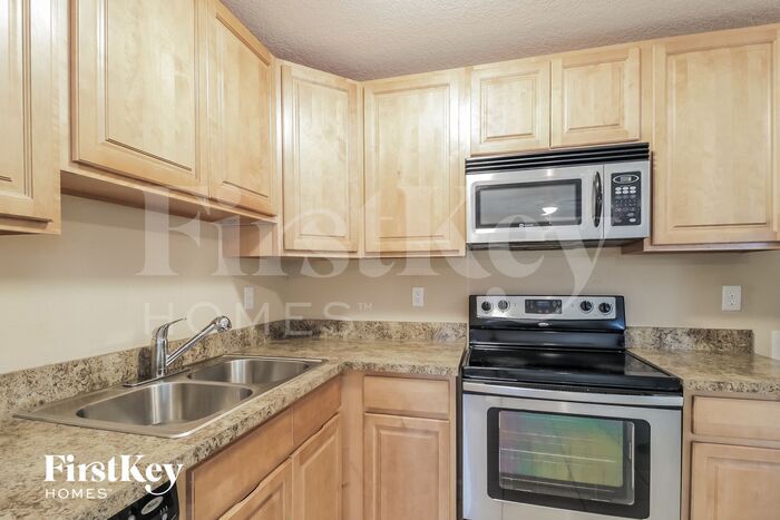 Building Photo - 1021 Delphinium Dr