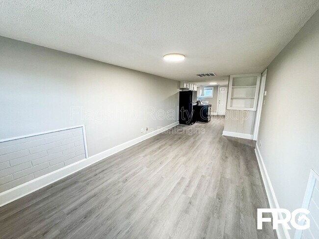 Building Photo - 600 Howell St