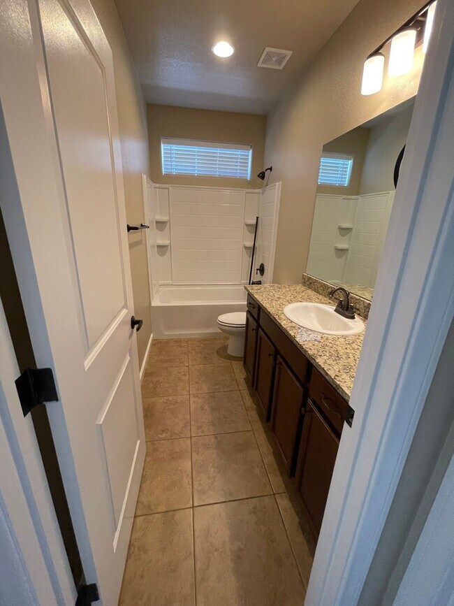 Building Photo - Kiley Ranch 3 bedroom 2 bath- Available NOW