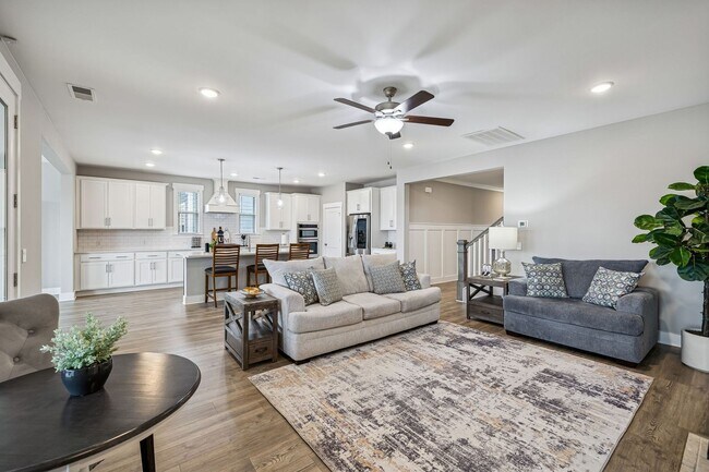 Building Photo - Stunning Craftsman-Style Rental Home with Flexible Living Space & Luxury Upgrades!