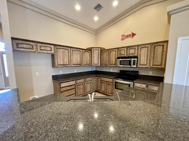 Building Photo - BHCRENT.COM Golf Course Living - Gated Com...