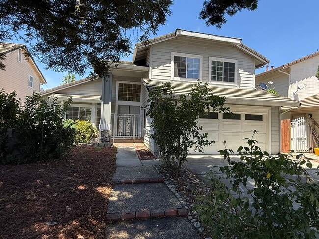 Building Photo - Wonderful floor plan and great location!