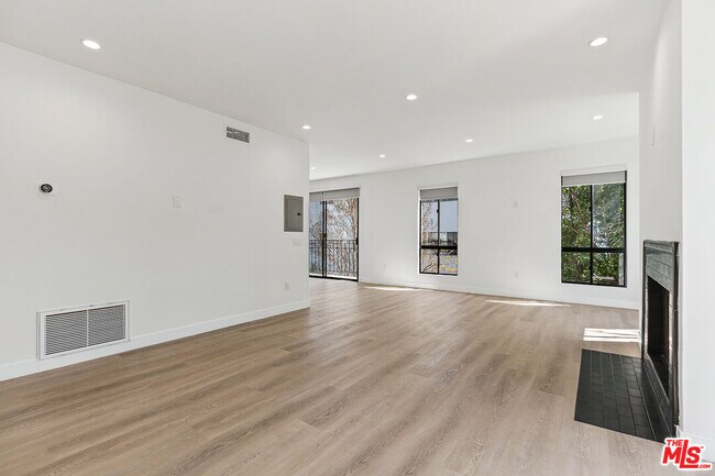 Building Photo - 9191 Charleville Blvd