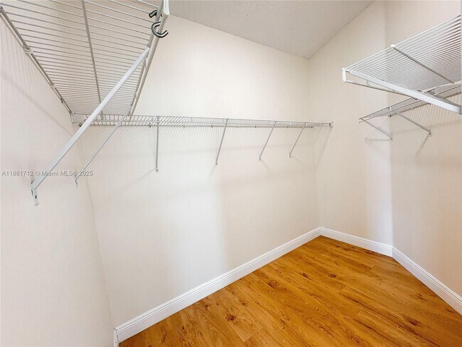Building Photo - 9080 Villa Portofino Cir