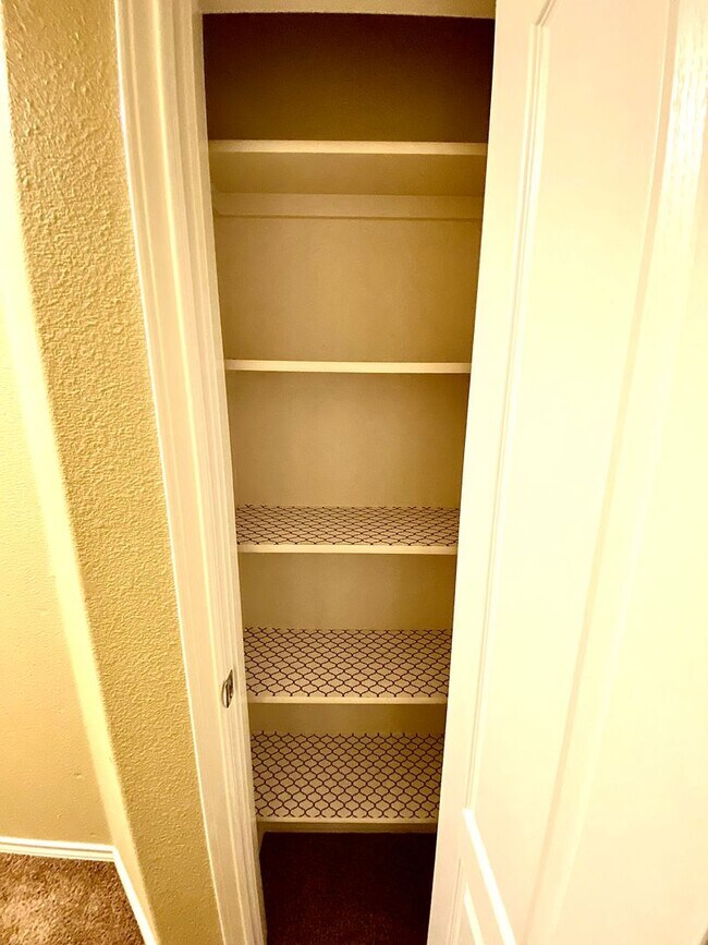 Building Photo - 3 bedroom 2 bath Walking Distance to Sage Valley Middle School