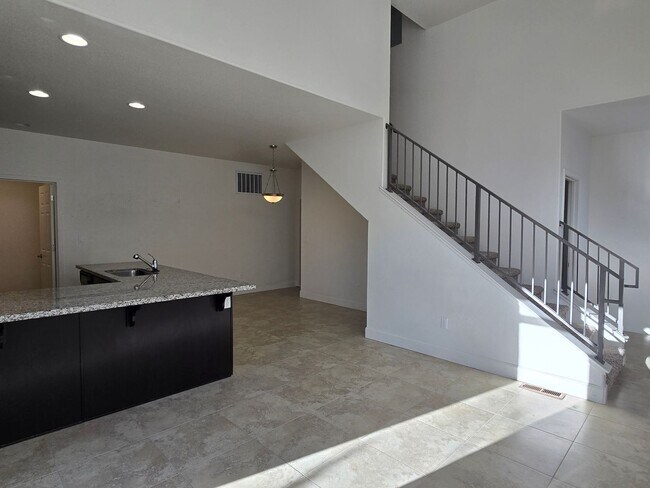 Building Photo - Fabulous home in a gated community with ov...