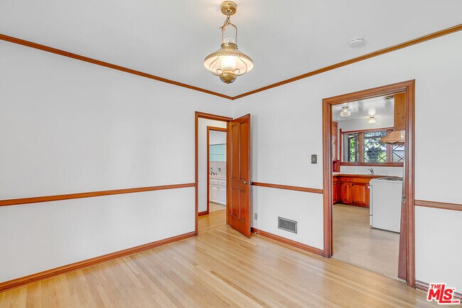 Building Photo - 15436 Camarillo St